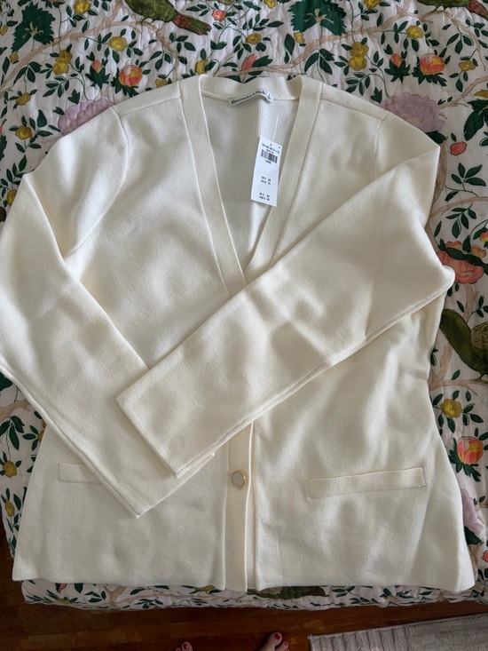 Abercrombie & Fitch Sweaters - Abercrombie & Fitch Cream V-Neck Single-Button Cardigan